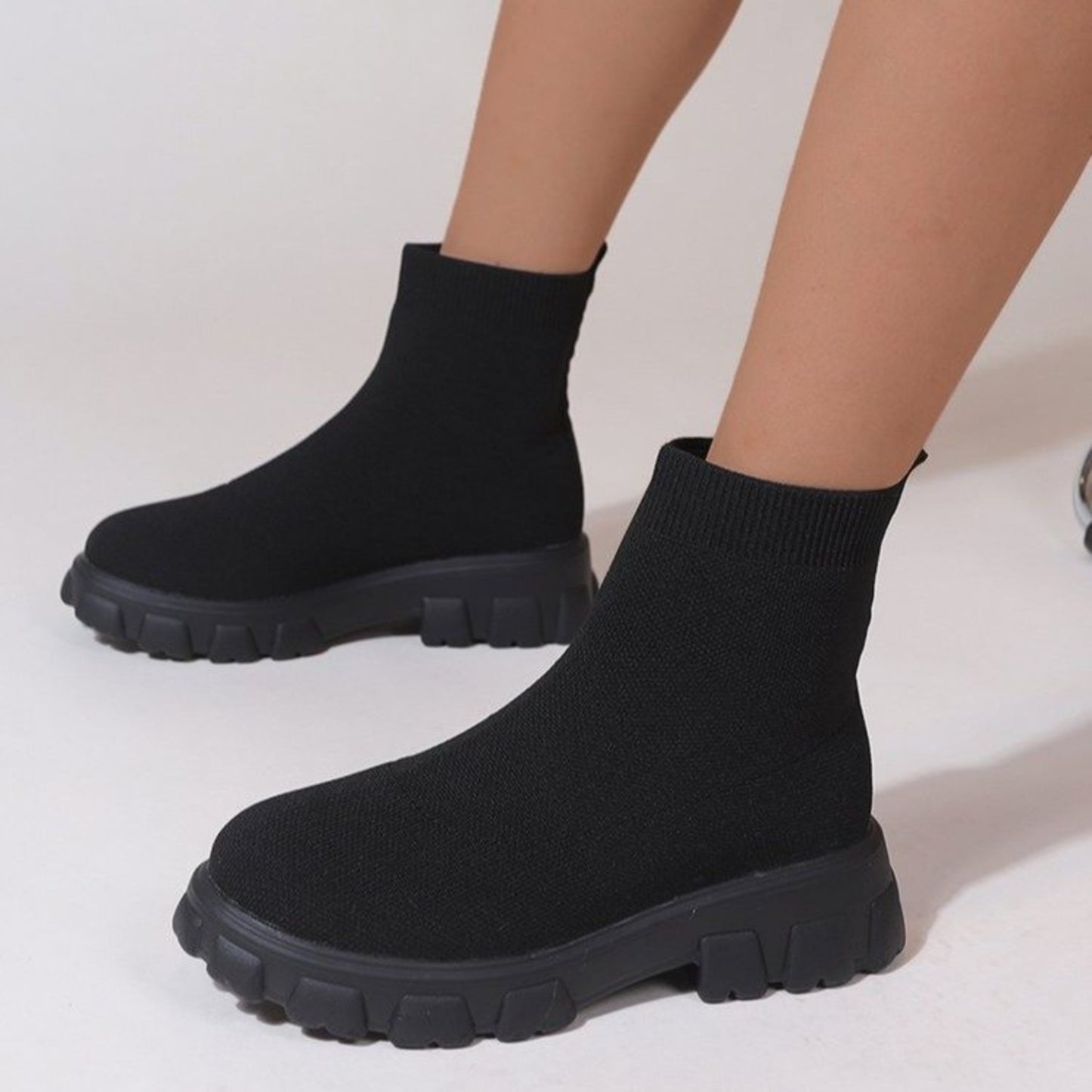 31.00 Mesh Round Toe Platform Boots